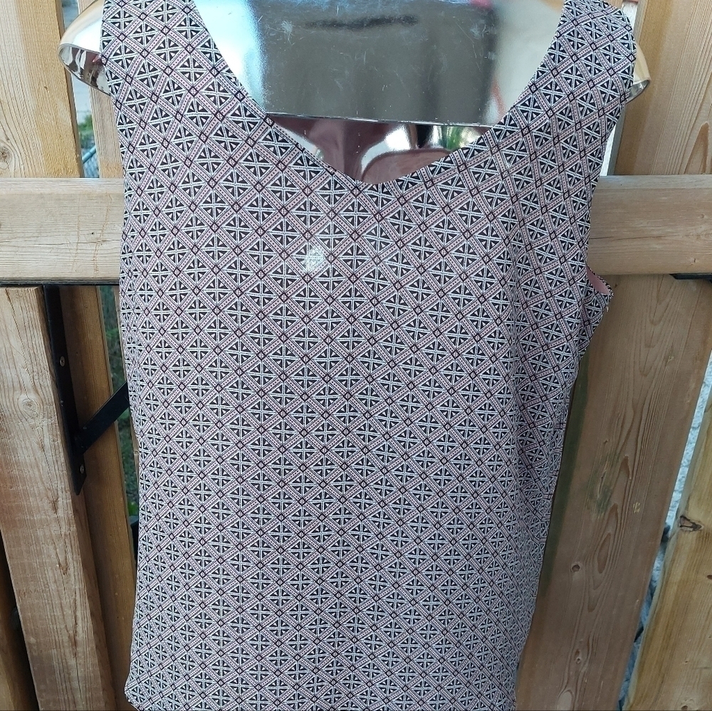 Dex, The Suit Shop Sleeveless V-Neck Blouse. Size L - Picture 2 of 7